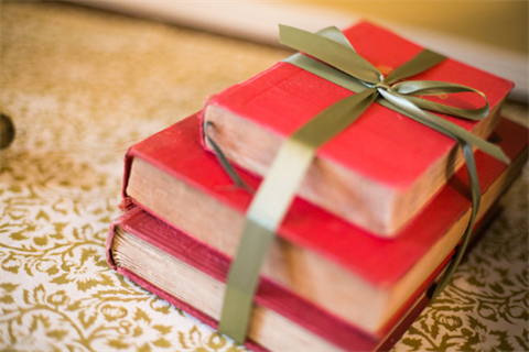 A Guide to Getting Into The Christmas Spirit At Your Local Library…